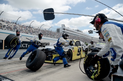 Driver Chase Elliott (9) pits during the NASCAR Cup Series auto race, Monday, May 6, 2019, at Dover International Speedway in Dover, Del. (AP Photo/Will Newton)
